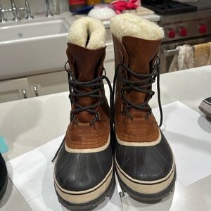Barely worn Men’s Sorel boots size 9